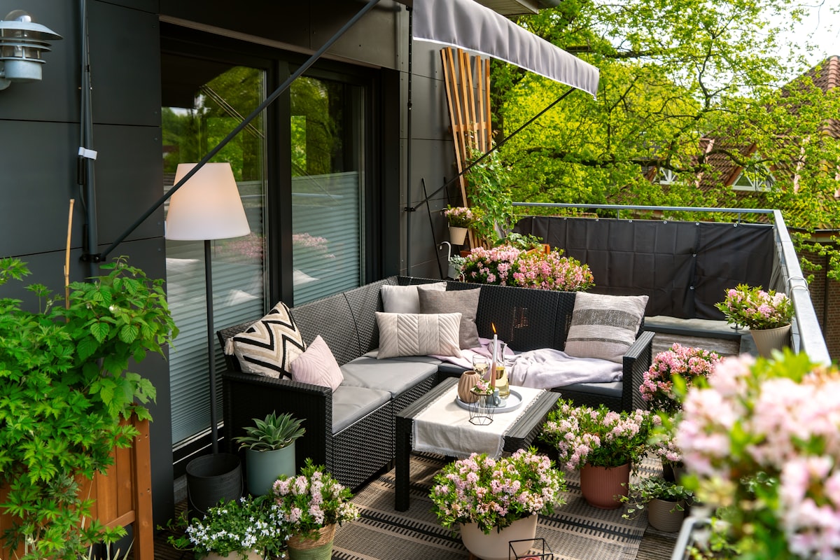 Balkon inrichten: 12 tips voor een gezellige buitenruimte