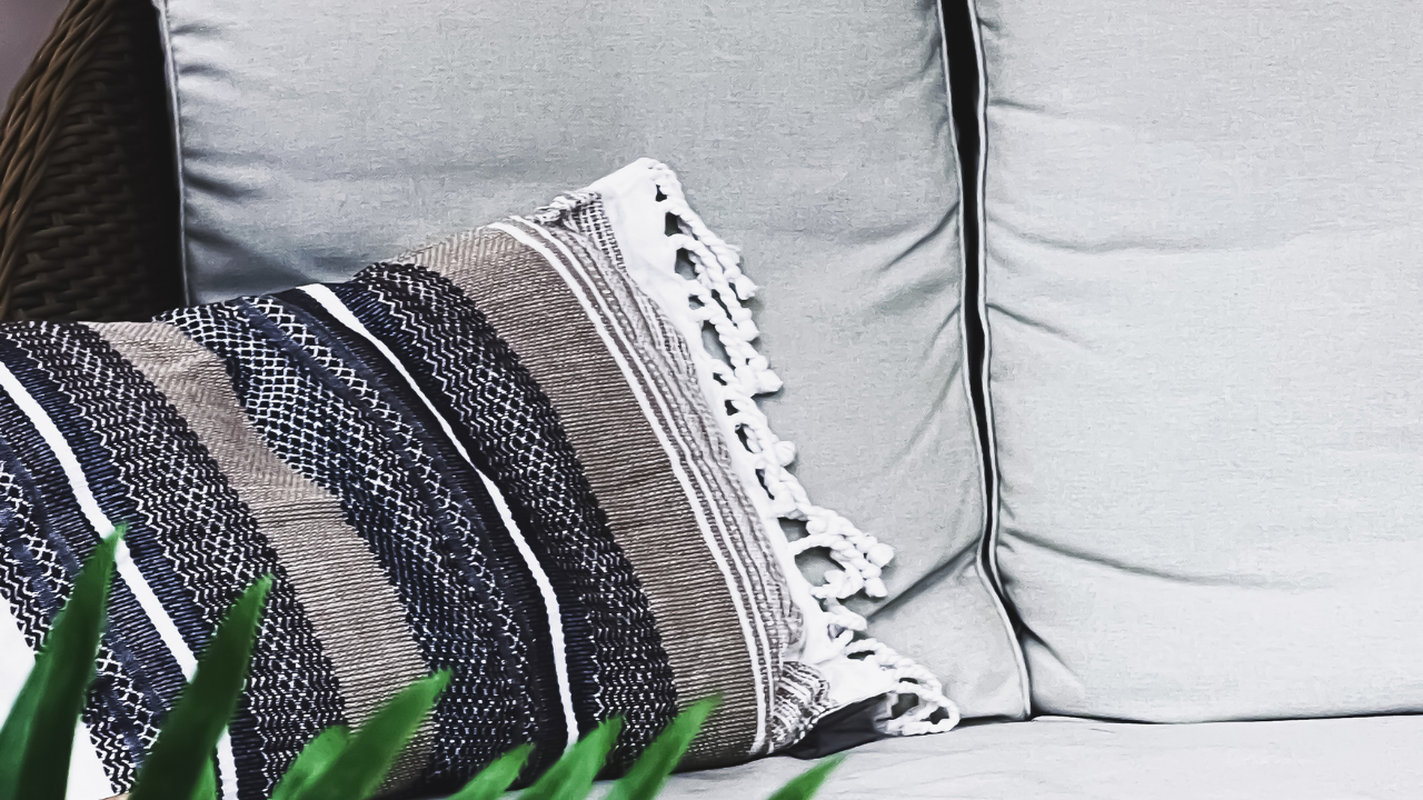 Hoe loungeset kussens wassen: zo blijven ze fris en schoon