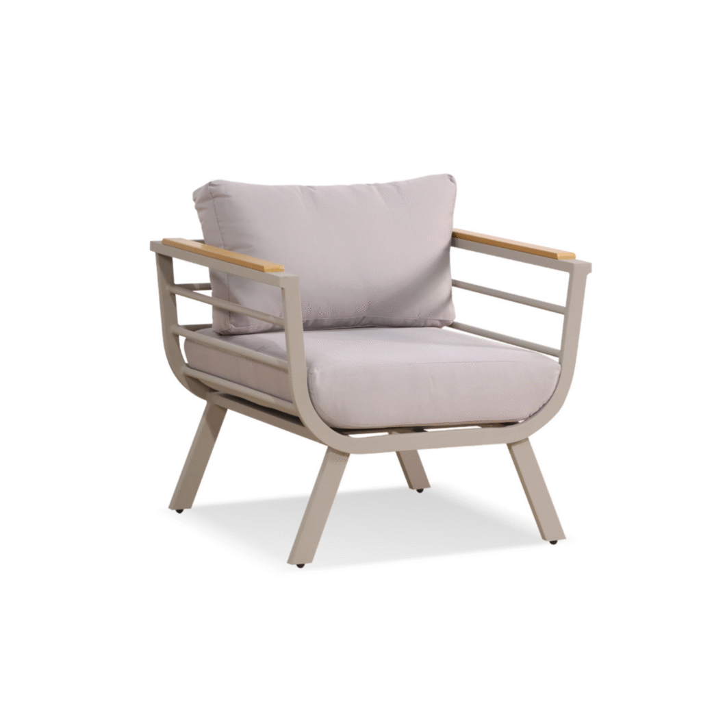 Boender Outdoor York aluminium loungestoel met lichtgrijze kussens en houten armleuning