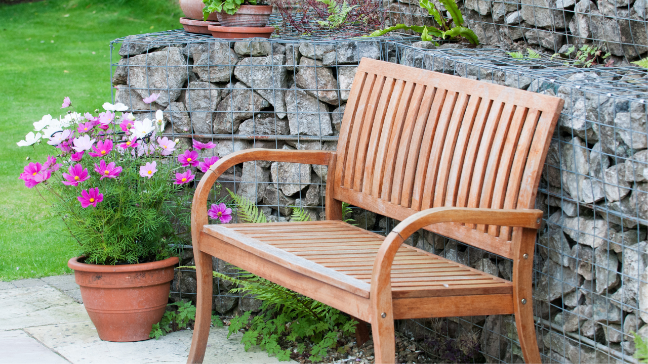 Hoe hoog moet een tuinbank minimaal zijn?