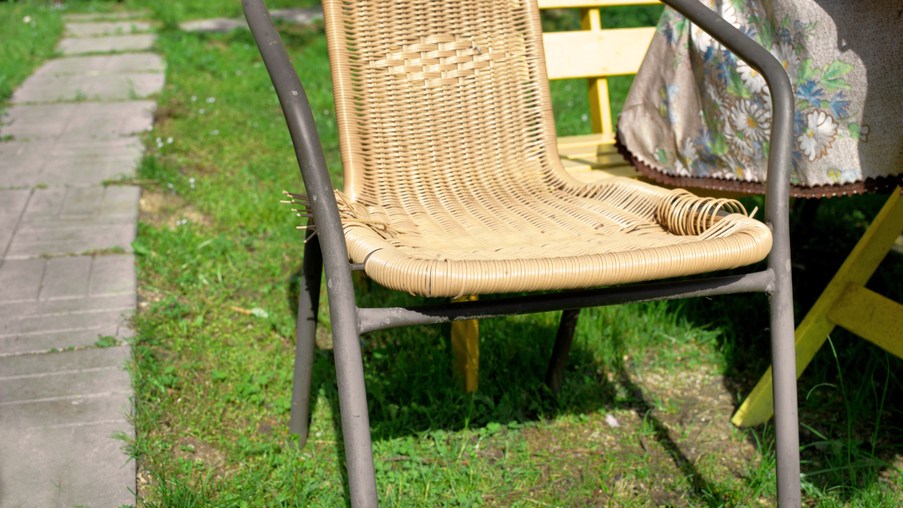 Verweerd rotan tuinmeubels opknappen: zo doe je dat