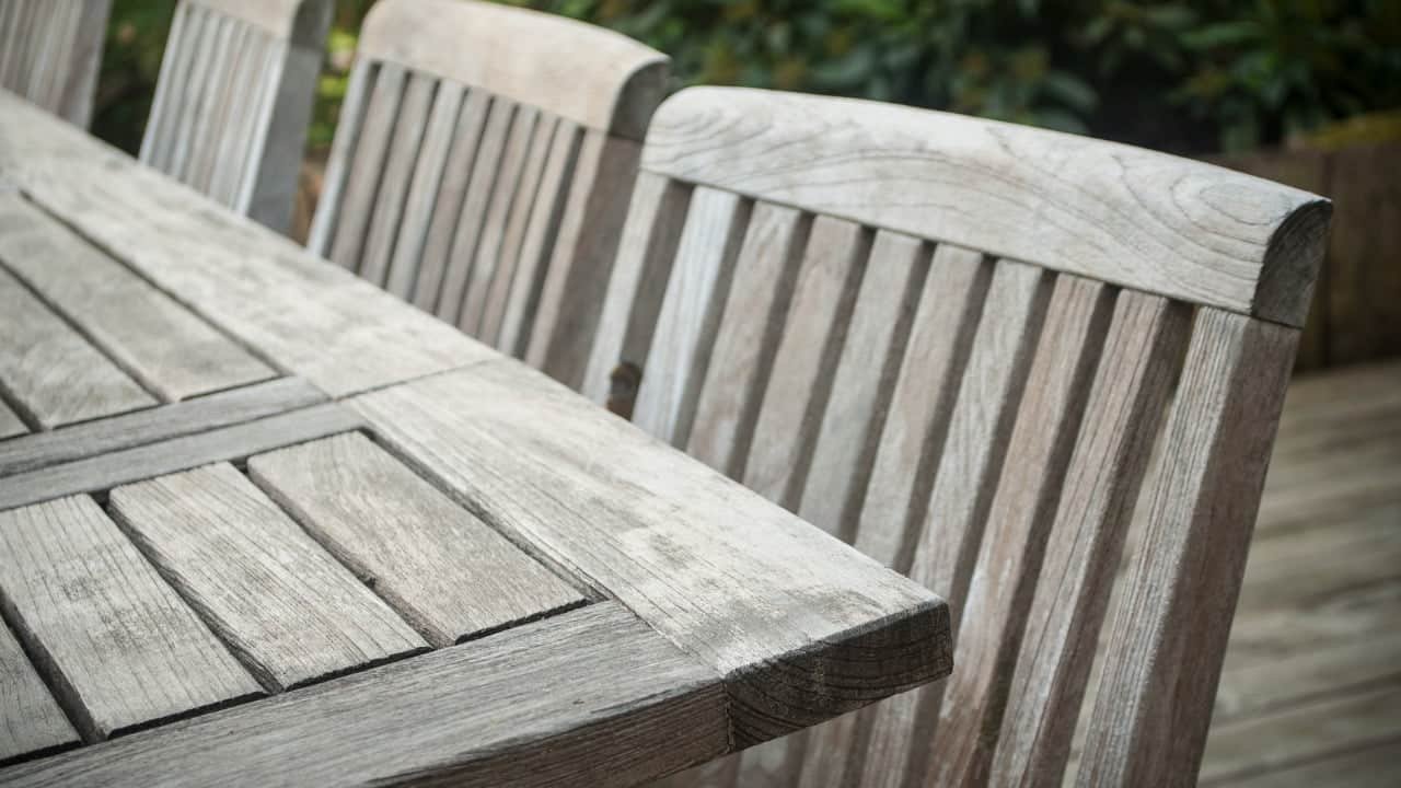Teak Tuinmeubelen onderhouden, complete gids