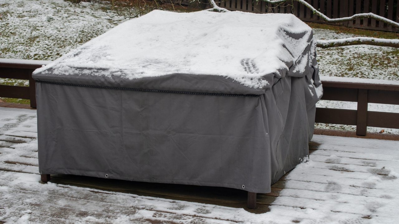 Tuinmeubelen afdekken of niet? Dit moet je weten