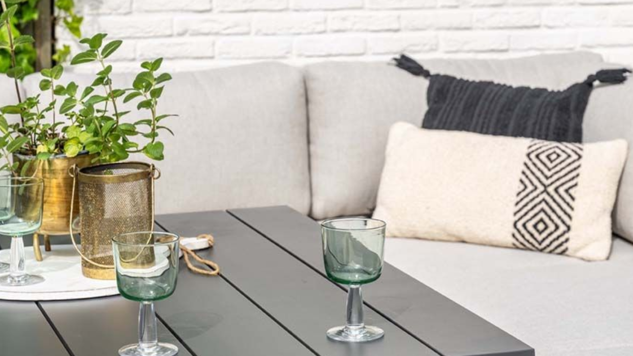 Hoekbank tuin kopen: tips en aandachtspunten